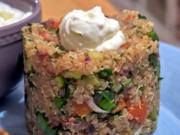 Bunter Quinoa mit Bouletten und Knoblauch-Limetten-Dip - Rezept