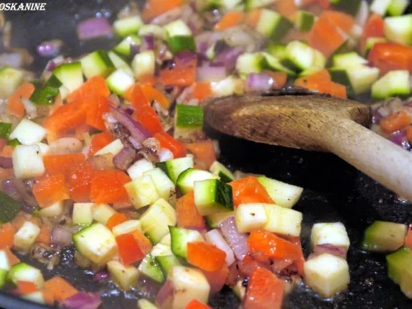 Bunter Quinoa mit Bouletten und Knoblauch-Limetten-Dip - Rezept - Bild Nr. 13