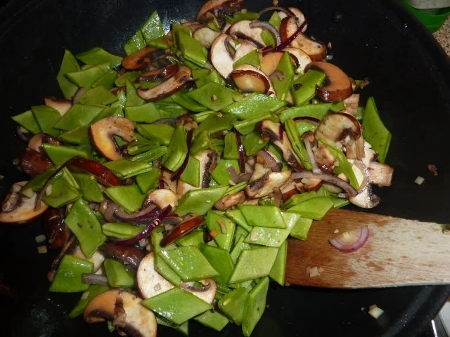 Fl/ Pute: Putenpfanne mit viel Gemüse - Rezept - Bild Nr. 7