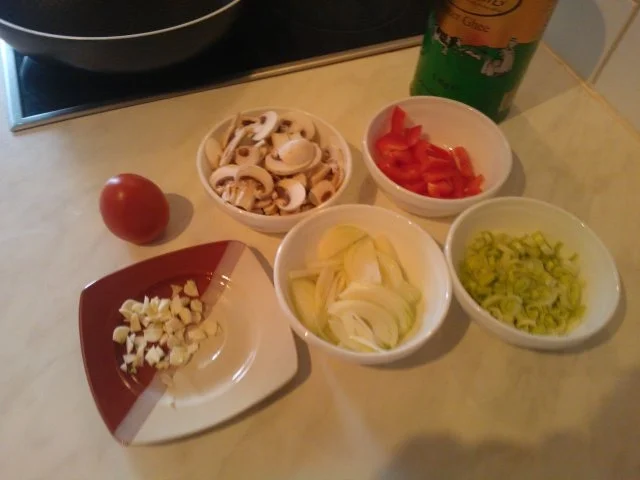 Rezept: Champignon-Gemüse-Pfanne auf Reisbett Bild Nr. 3 Champignon-Gemüse-Pfanne auf Reisbett - Rezept - Bild Nr. 3