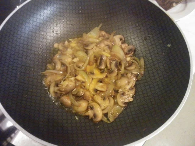 Rezept: Champignon-Gemüse-Pfanne auf Reisbett Bild Nr. 6 Champignon-Gemüse-Pfanne auf Reisbett - Rezept - Bild Nr. 6