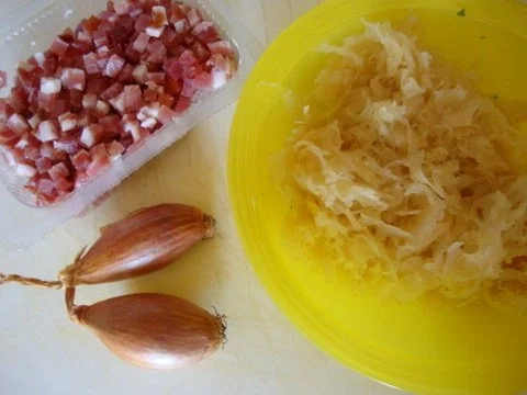 Rezept: Sauerkrautrahmsüppchen mit geräucherter Forelle Bild Nr. 5 Sauerkrautrahmsüppchen mit geräucherter Forelle - Rezept - Bild Nr. 5