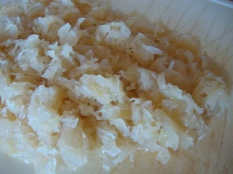 Rezept: Sauerkrautrahmsüppchen mit geräucherter Forelle Bild Nr. 7 Sauerkrautrahmsüppchen mit geräucherter Forelle - Rezept - Bild Nr. 7