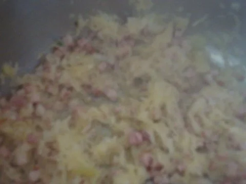 Rezept: Sauerkrautrahmsüppchen mit geräucherter Forelle Bild Nr. 9 Sauerkrautrahmsüppchen mit geräucherter Forelle - Rezept - Bild Nr. 9