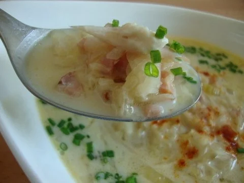 Rezept: Sauerkrautrahmsüppchen mit geräucherter Forelle Bild Nr. 2 Sauerkrautrahmsüppchen mit geräucherter Forelle - Rezept - Bild Nr. 2