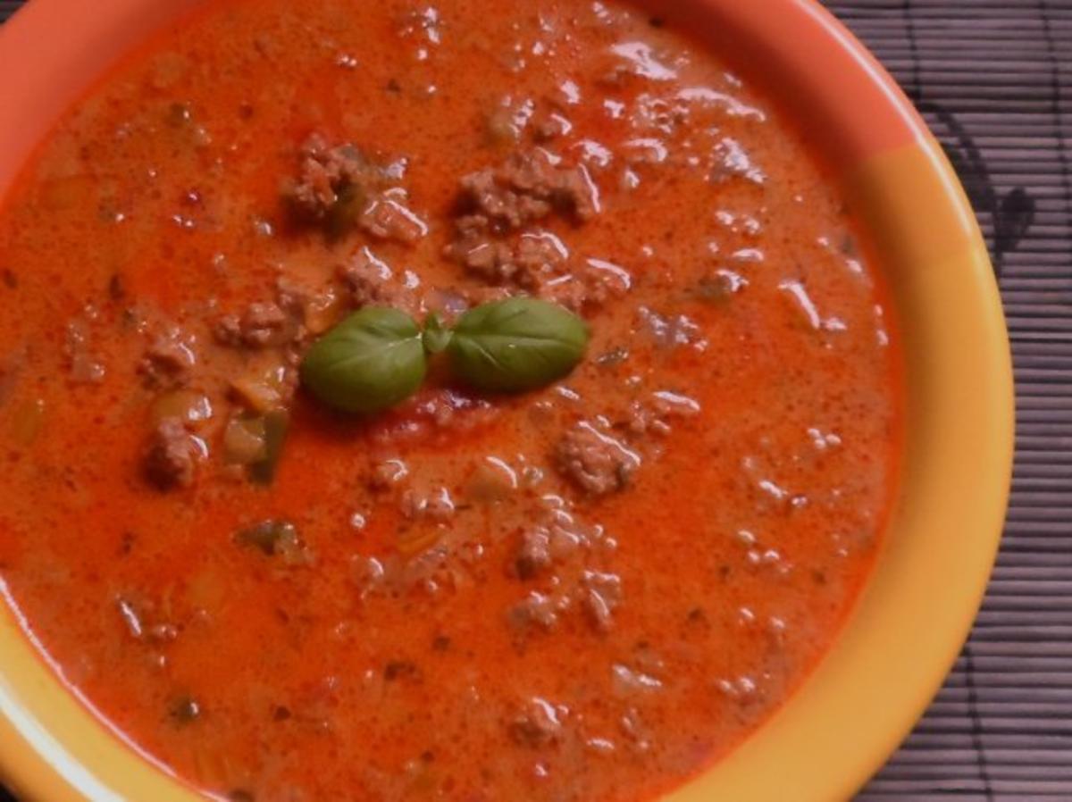 Feurige Paprika-Hackfleisch-Suppe - Rezept - kochbar.de