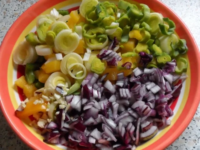 Suppen/Eintöpfe: Cremiger Hack-Tomaten-Käse-Topf mit Basilikum - Rezept - Bild Nr. 2