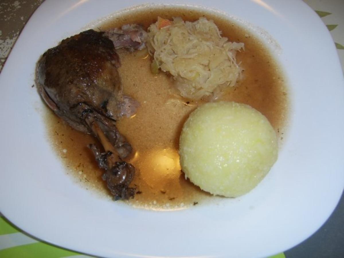 Ente an Sauerkraut mit Thüringer Klößen - Rezept - kochbar.de