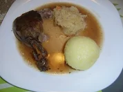 Rezept: Ente an Sauerkraut mit Thüringer Klößen Ente an Sauerkraut mit Thüringer Klößen - Rezept