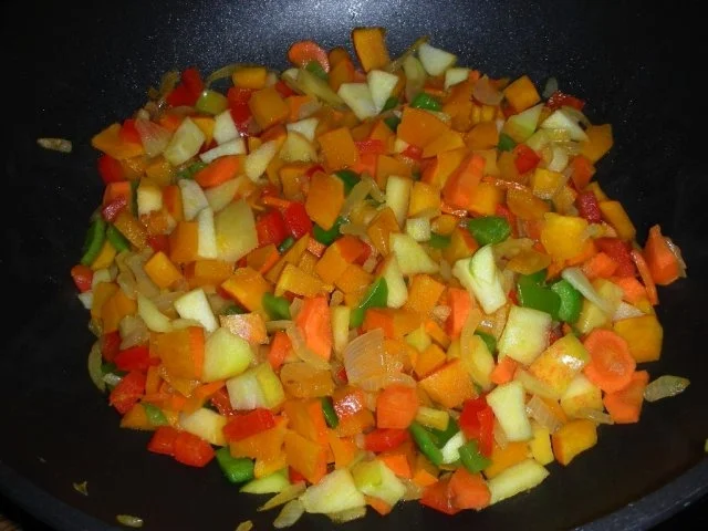 Spaghetti-Pizza mit Schafskäse, Gemüse und Schinkenspeck - Rezept - Bild Nr. 7