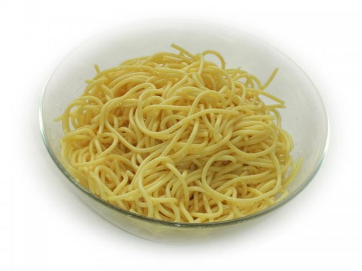 Spaghetti-Pizza mit Schafskäse, Gemüse und Schinkenspeck - Rezept - Bild Nr. 8