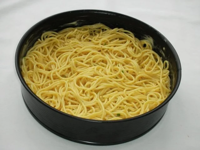 Spaghetti-Pizza mit Schafskäse, Gemüse und Schinkenspeck - Rezept - Bild Nr. 9