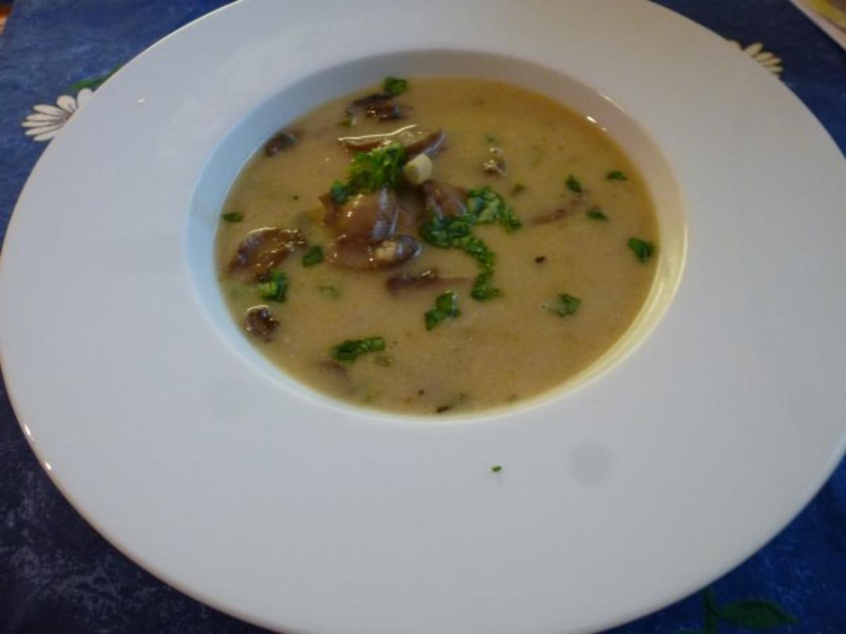 Würzige Pilzsuppe - Rezept mit Bild - kochbar.de