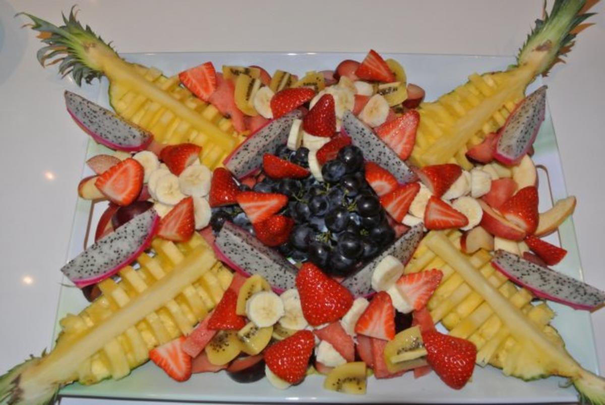 Ananas schön aufgeschnitten - Rezept mit Bild - kochbar.de