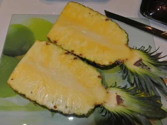 Rezept: Ananas schön aufgeschnitten Bild Nr. 5 Ananas schön aufgeschnitten - Rezept - Bild Nr. 5