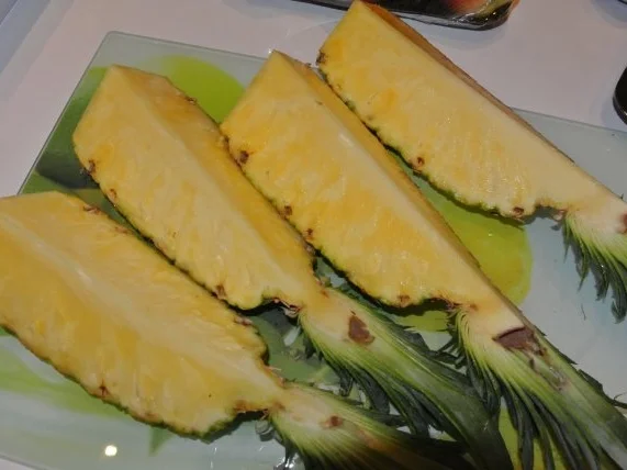 Rezept: Ananas schön aufgeschnitten Bild Nr. 6 Ananas schön aufgeschnitten - Rezept - Bild Nr. 6