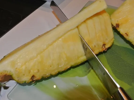 Rezept: Ananas schön aufgeschnitten Bild Nr. 9 Ananas schön aufgeschnitten - Rezept - Bild Nr. 9