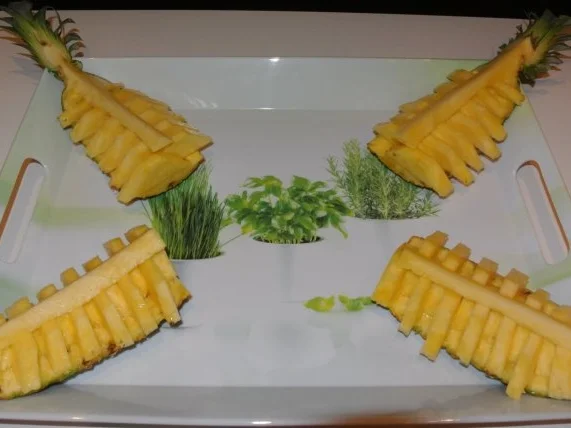 Rezept: Ananas schön aufgeschnitten Bild Nr. 10 Ananas schön aufgeschnitten - Rezept - Bild Nr. 10