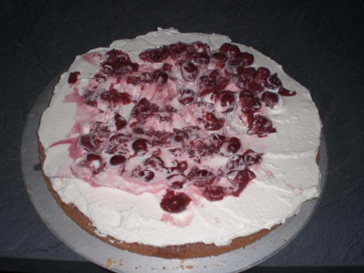 Schwarzwälder Sahnetorte - Rezept - Bild Nr. 7