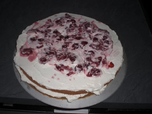 Rezept: Schwarzwälder Sahnetorte Bild Nr. 9 Schwarzwälder Sahnetorte - Rezept - Bild Nr. 9