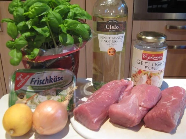 mit Basilikum und Frischkäse gefülltes Schweinefilet, in Basilikum-Käse-Sauce - Rezept - Bild Nr. 2