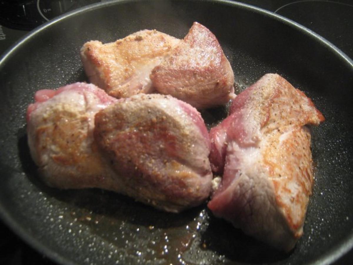 mit Basilikum und Frischkäse gefülltes Schweinefilet, in Basilikum-Käse-Sauce - Rezept - Bild Nr. 5