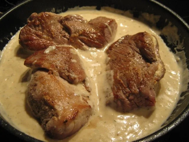 mit Basilikum und Frischkäse gefülltes Schweinefilet, in Basilikum-Käse-Sauce - Rezept - Bild Nr. 6