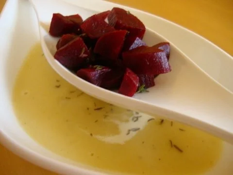 Rezept: Weiße Rübencremesüppchen, fein abgestimmt mit Vanille Weiße Rübencremesüppchen, fein abgestimmt mit Vanille - Rezept