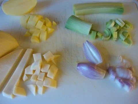 Rezept: Weiße Rübencremesüppchen, fein abgestimmt mit Vanille Bild Nr. 3 Weiße Rübencremesüppchen, fein abgestimmt mit Vanille - Rezept - Bild Nr. 3