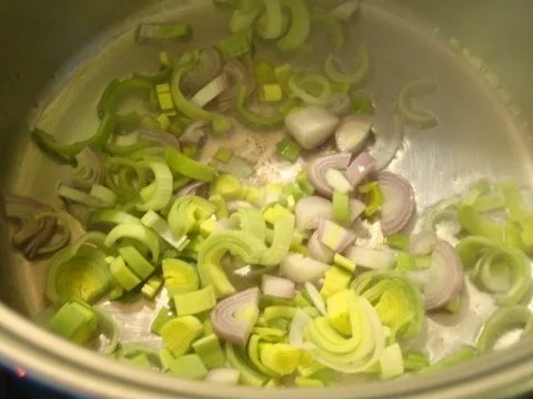 Rezept: Weiße Rübencremesüppchen, fein abgestimmt mit Vanille Bild Nr. 4 Weiße Rübencremesüppchen, fein abgestimmt mit Vanille - Rezept - Bild Nr. 4