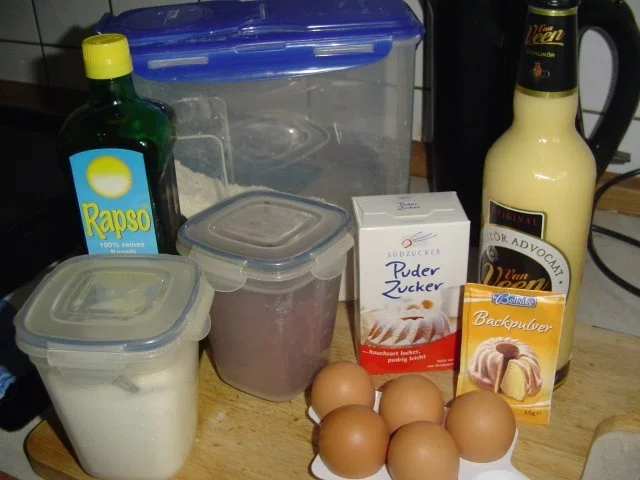 Rezept: Eierlikör Nr,3 einfach aber sehr saftig Bild Nr. 4 Eierlikör Nr,3 einfach aber sehr saftig - Rezept - Bild Nr. 4