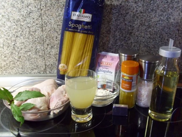 Hähnchen in fruchtiger Currysoße auf Spaghetti - Rezept - Bild Nr. 2