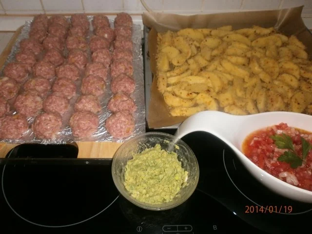 Rezept: Glasierte Hackbällchen mit Chilikartoffeln und Tomatensalsa Bild Nr. 10 Glasierte Hackbällchen mit Chilikartoffeln und Tomatensalsa - Rezept - Bild Nr. 10