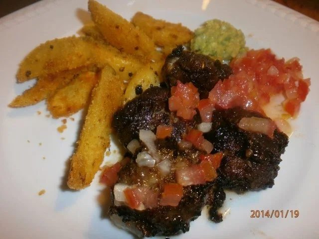 Rezept: Glasierte Hackbällchen mit Chilikartoffeln und Tomatensalsa Glasierte Hackbällchen mit Chilikartoffeln und Tomatensalsa - Rezept