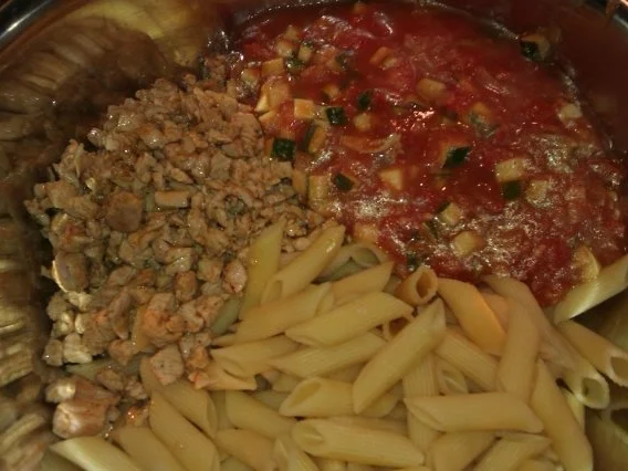 Penne-Auflauf  mit Zucchini, Feta und Putenfilet - Rezept - Bild Nr. 12