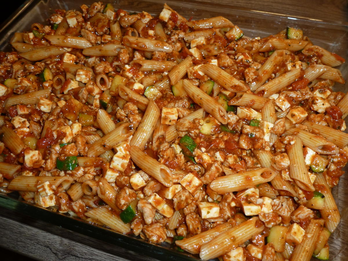 Penne Auflauf mit Zucchini, Feta und Putenfilet - einfach - von sTinsche