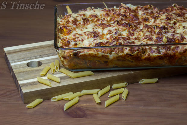 Penne-Auflauf mit Zucchini, Feta und Putenfilet - Rezept - kochbar.de