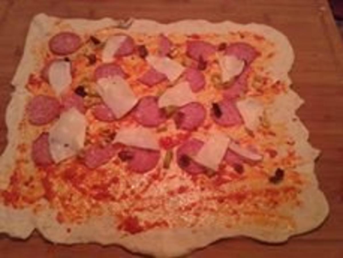 Hefeteig für Pizza / Pizzabrot - Rezept - Bild Nr. 4