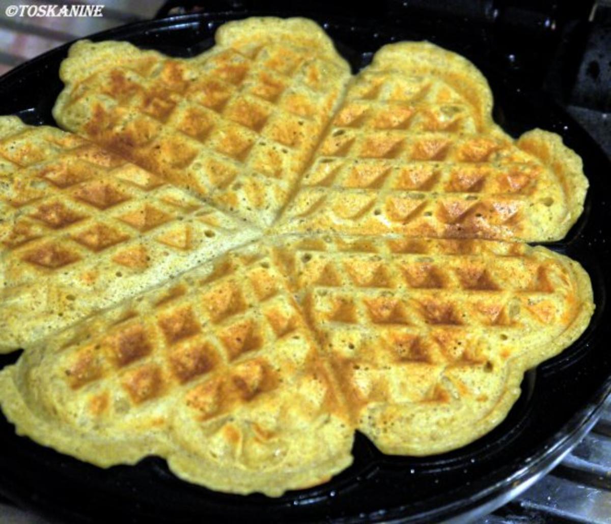 Buchweizenwaffeln mit Räucherlachs und Senf-Dill-Schmand - Rezept - Bild Nr. 9