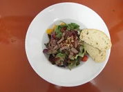 Wintersalat mit Rinderfiletspitzen an Granatapfeldressing - Rezept