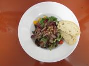 Wintersalat mit Rinderfiletspitzen an Granatapfeldressing - Rezept