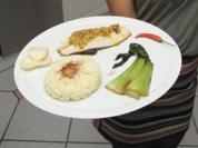 Doradenfilet mit Kroepoek-Pinienkern-Kruste und Kokosrisotto an asiatischem Gemüse - Rezept