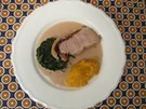 Kalbsrücken im Kräuterblätterteigmantel, Süßkartoffelmus und Spinat mit Cashewnüssen - Rezept