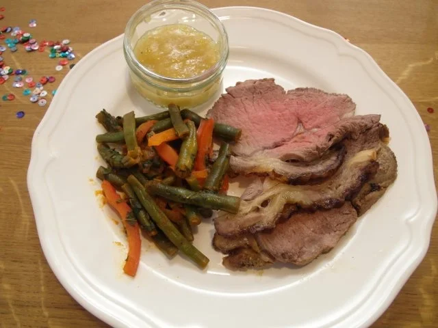 Roastbeef mit Bananenchutney und Bohnenragout - Rezept