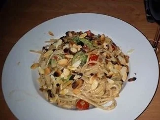 Spaghetti mit Broccoli-Röschen und Cocktailtomaten in Cognac-Sahne-Soße - Rezept