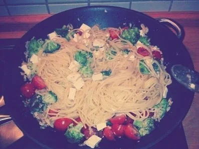 Spaghetti mit Broccoli-Röschen und Cocktailtomaten in Cognac-Sahne-Soße - Rezept - Bild Nr. 2