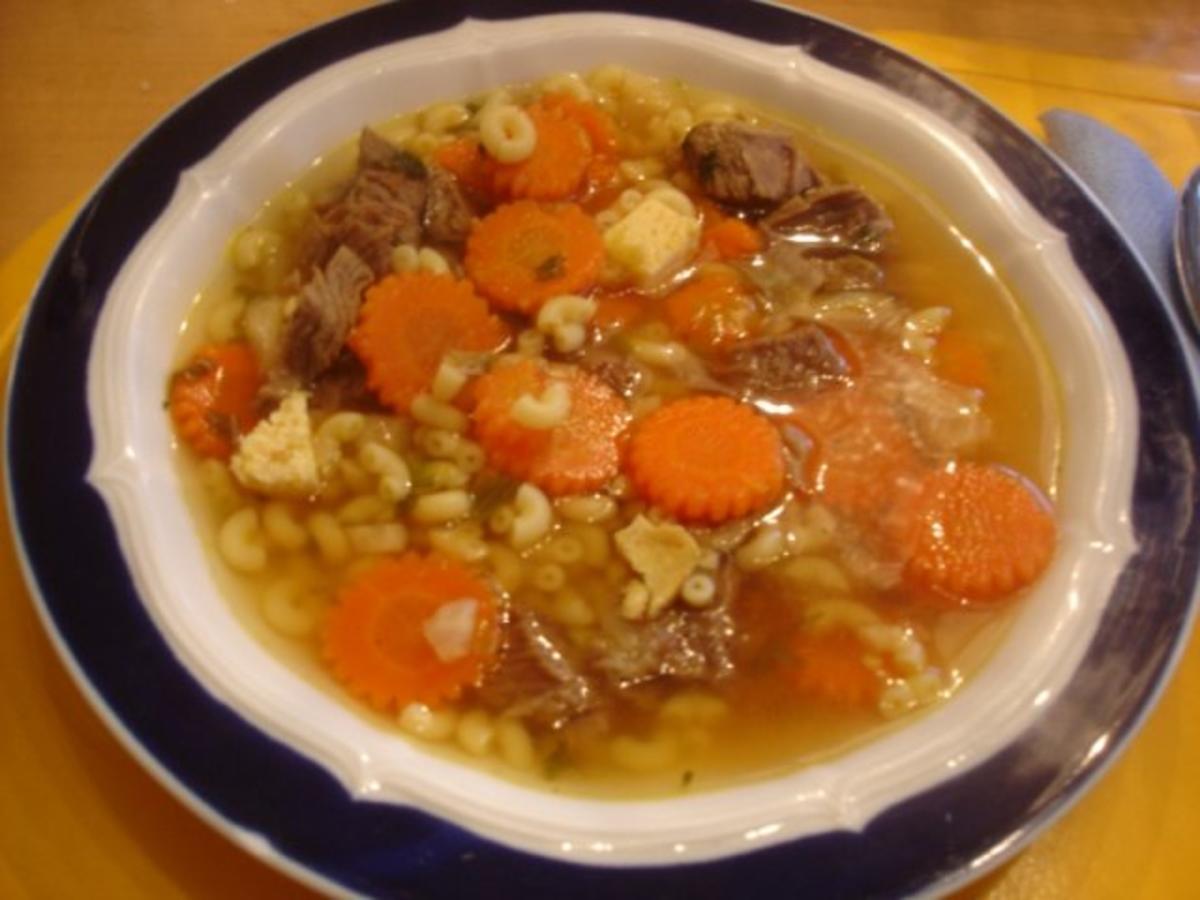 Rindfleischsuppe mit Möhrenblüten und Eierstich - Rezept von MausVoh