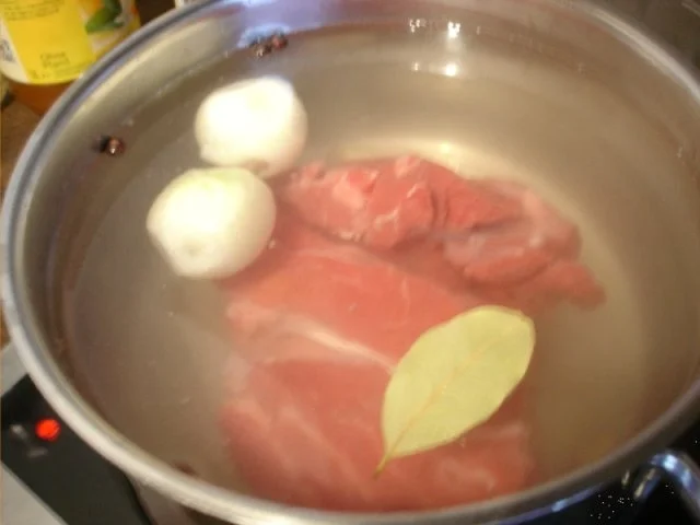 Rezept: Rindfleischsuppe mit Möhrenblüten und Eierstich Bild Nr. 3 Rindfleischsuppe mit Möhrenblüten und Eierstich - Rezept - Bild Nr. 3