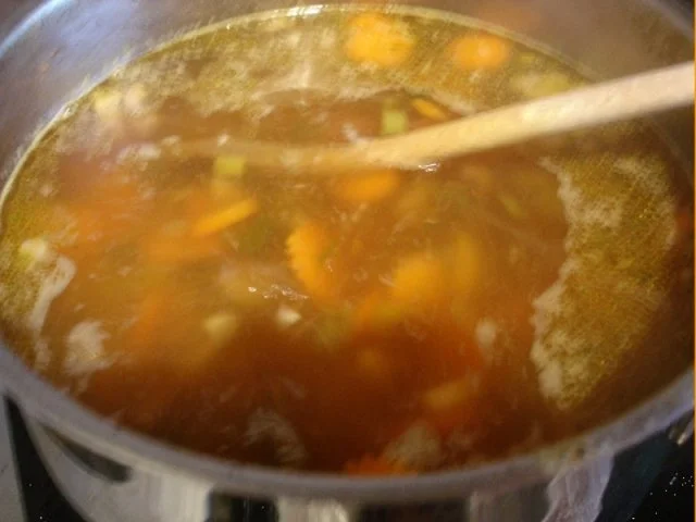 Rezept: Rindfleischsuppe mit Möhrenblüten und Eierstich Bild Nr. 9 Rindfleischsuppe mit Möhrenblüten und Eierstich - Rezept - Bild Nr. 9