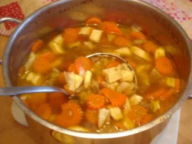 Rezept: Rindfleischsuppe mit Möhrenblüten und Eierstich Bild Nr. 13 Rindfleischsuppe mit Möhrenblüten und Eierstich - Rezept - Bild Nr. 13